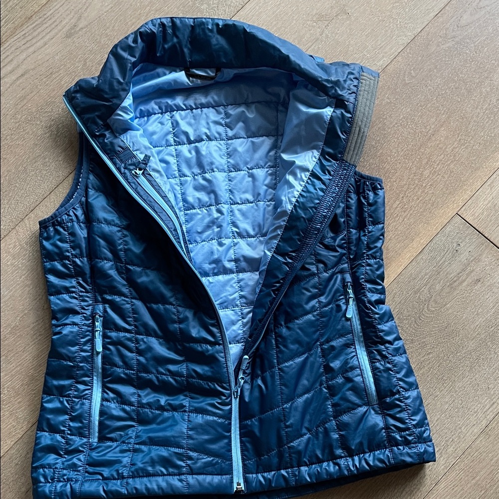 L.L. Bean Women's Navy Quilted Vest - Picture 4 of 5